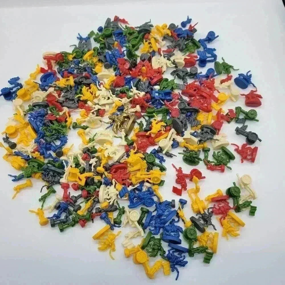 Vintage Lot of Plastic Soldiers Game Battle figures Multicolor